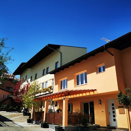 Hotel Goldene Krone Мистелбах Екстериор снимка