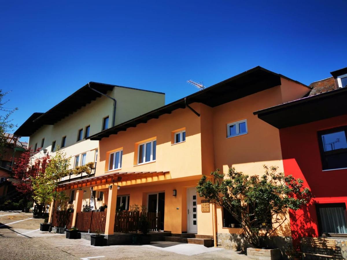 Hotel Goldene Krone Мистелбах Екстериор снимка