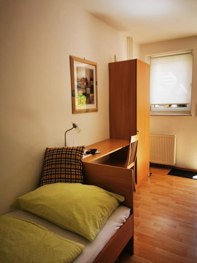 Hotel Goldene Krone Мистелбах Екстериор снимка